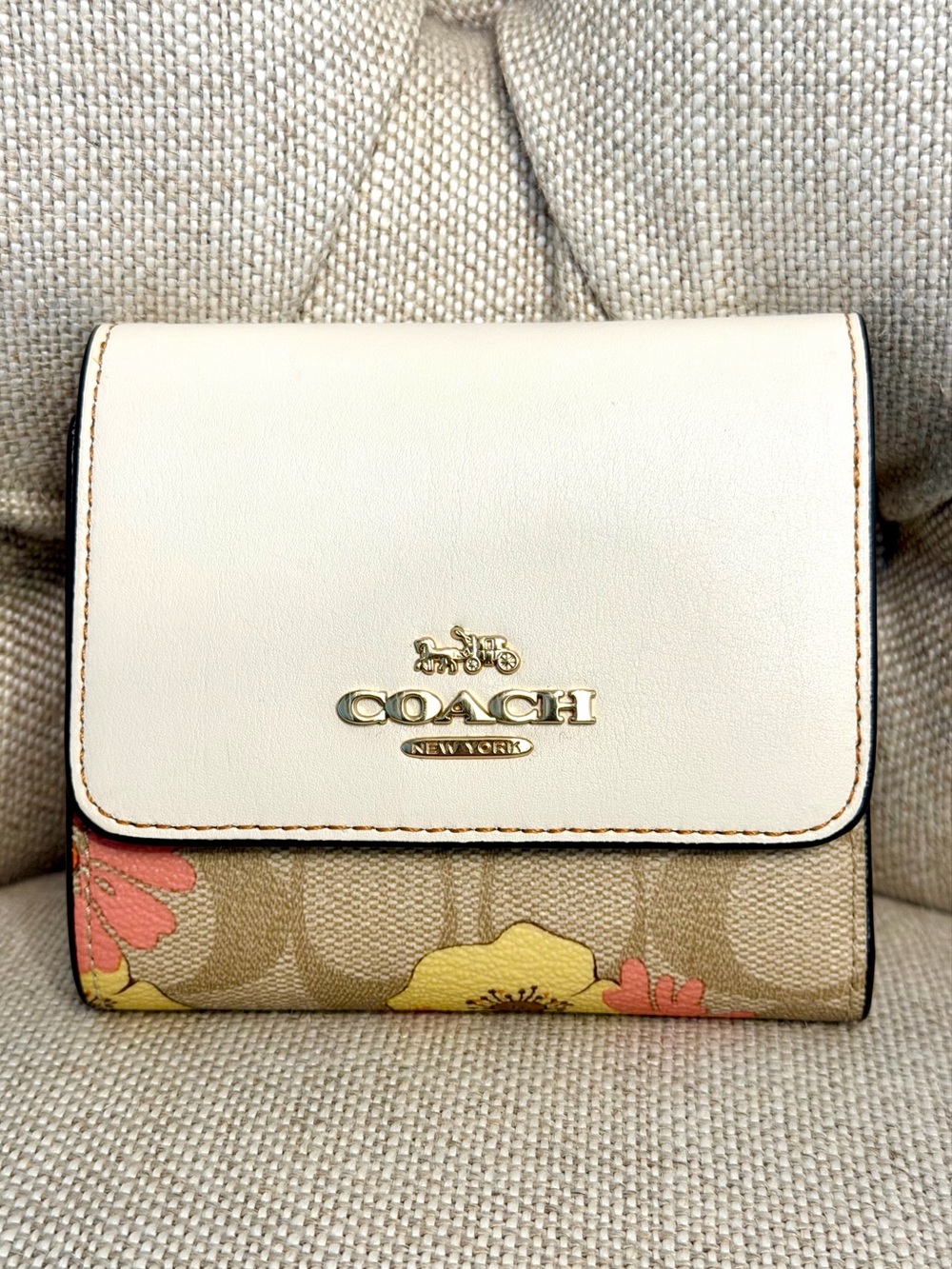 NEW Coach CH719 Small Trifold Wallet Signature Canvas Floral Cluster Light Khaki